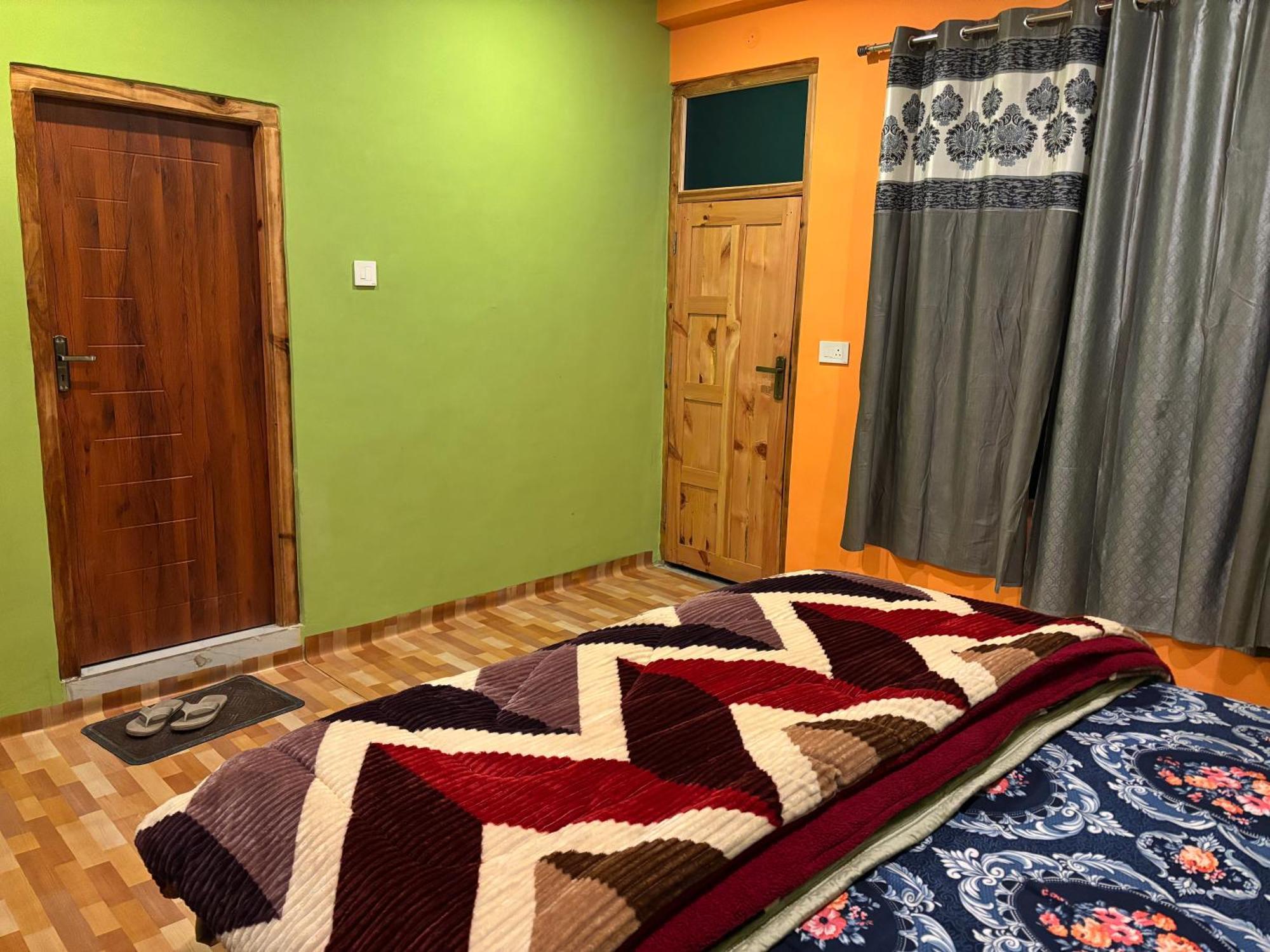 Shalom Guesthouse And Cafe Kalgha 외부 사진