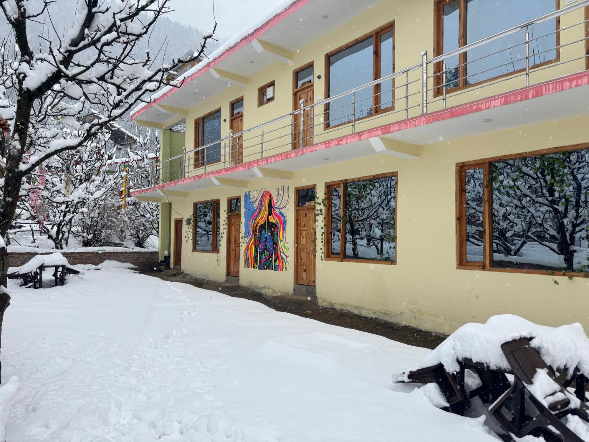 Shalom Guesthouse And Cafe Kalgha 외부 사진