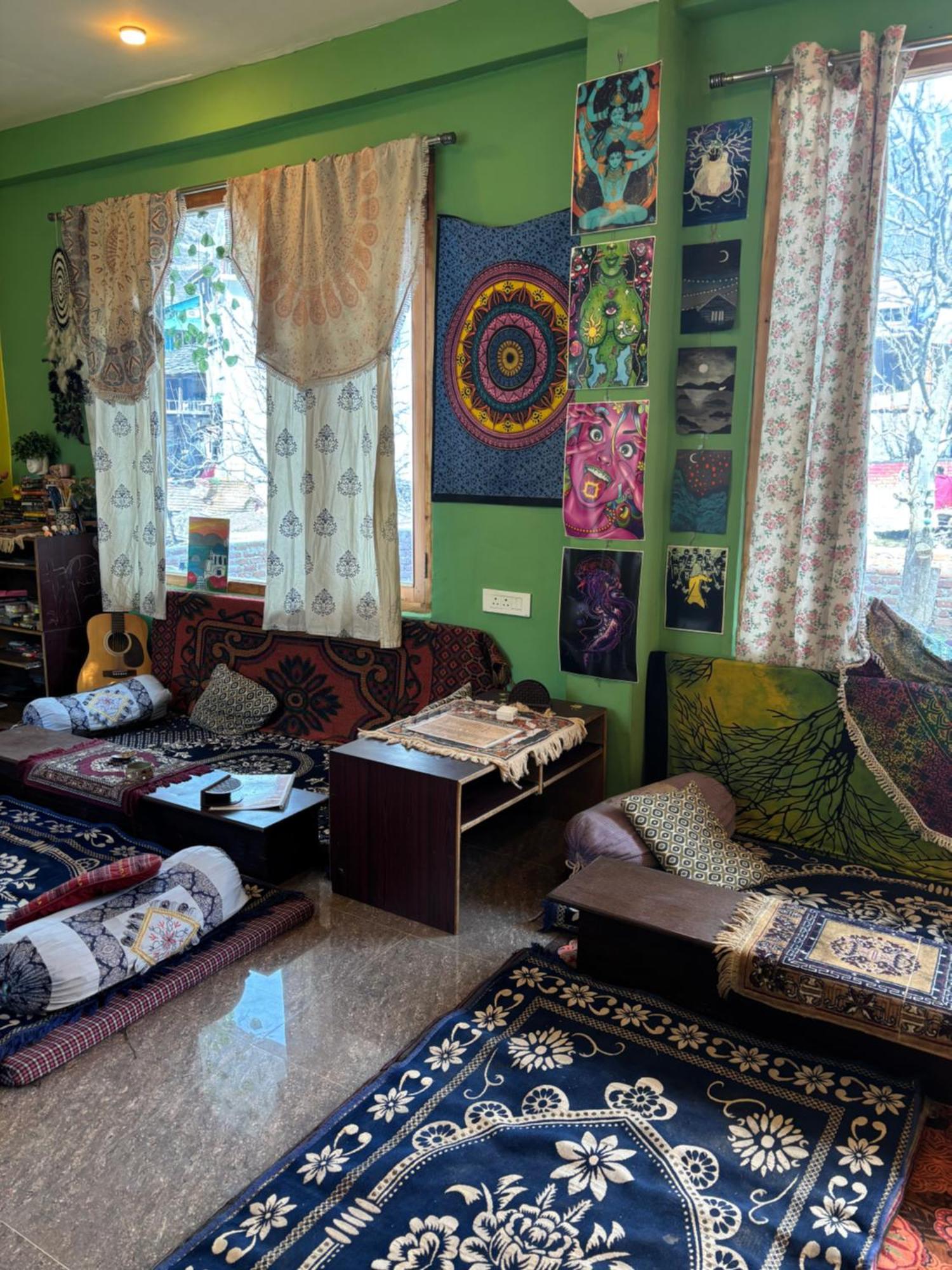 Shalom Guesthouse And Cafe Kalgha 외부 사진