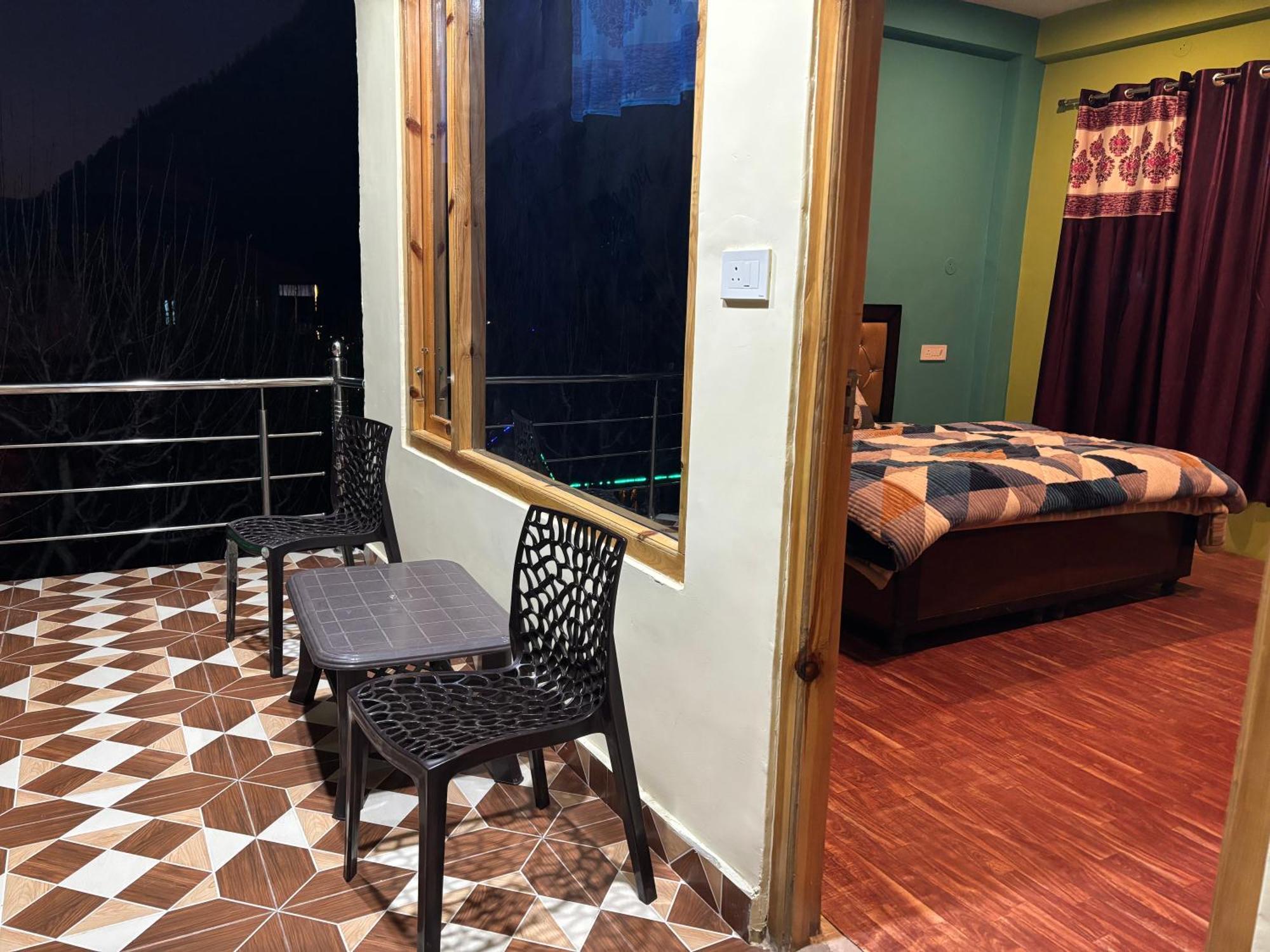 Shalom Guesthouse And Cafe Kalgha 외부 사진