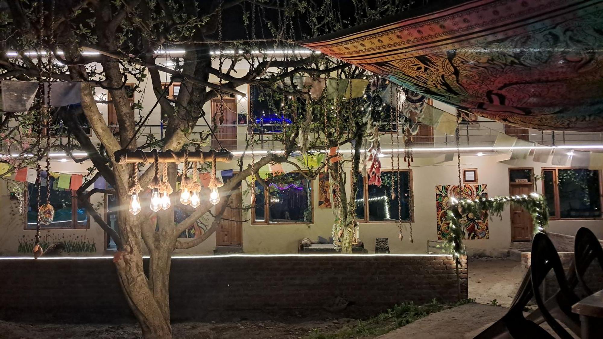 Shalom Guesthouse And Cafe Kalgha 외부 사진