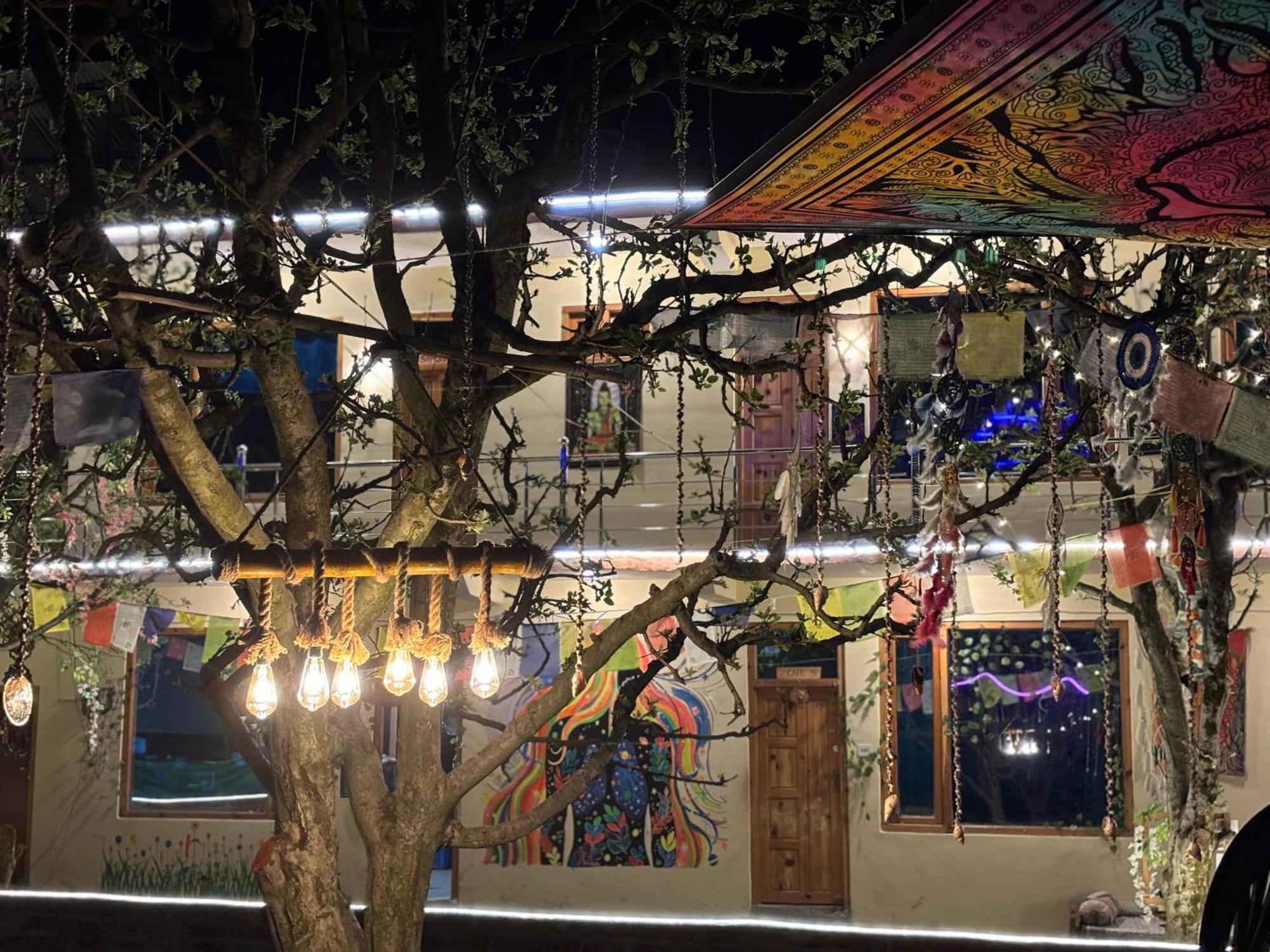 Shalom Guesthouse And Cafe Kalgha 외부 사진